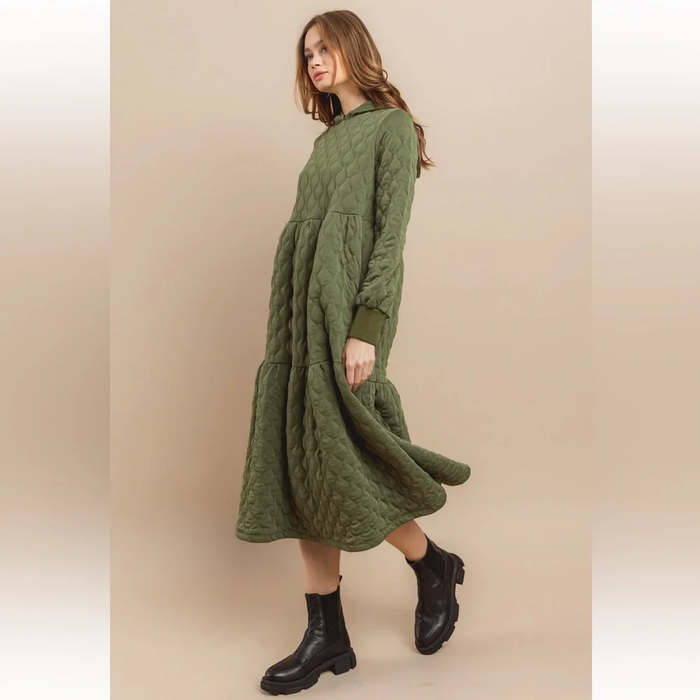 05 Quilted Maxi Dress with Hoodie - Picture 4 of 5
